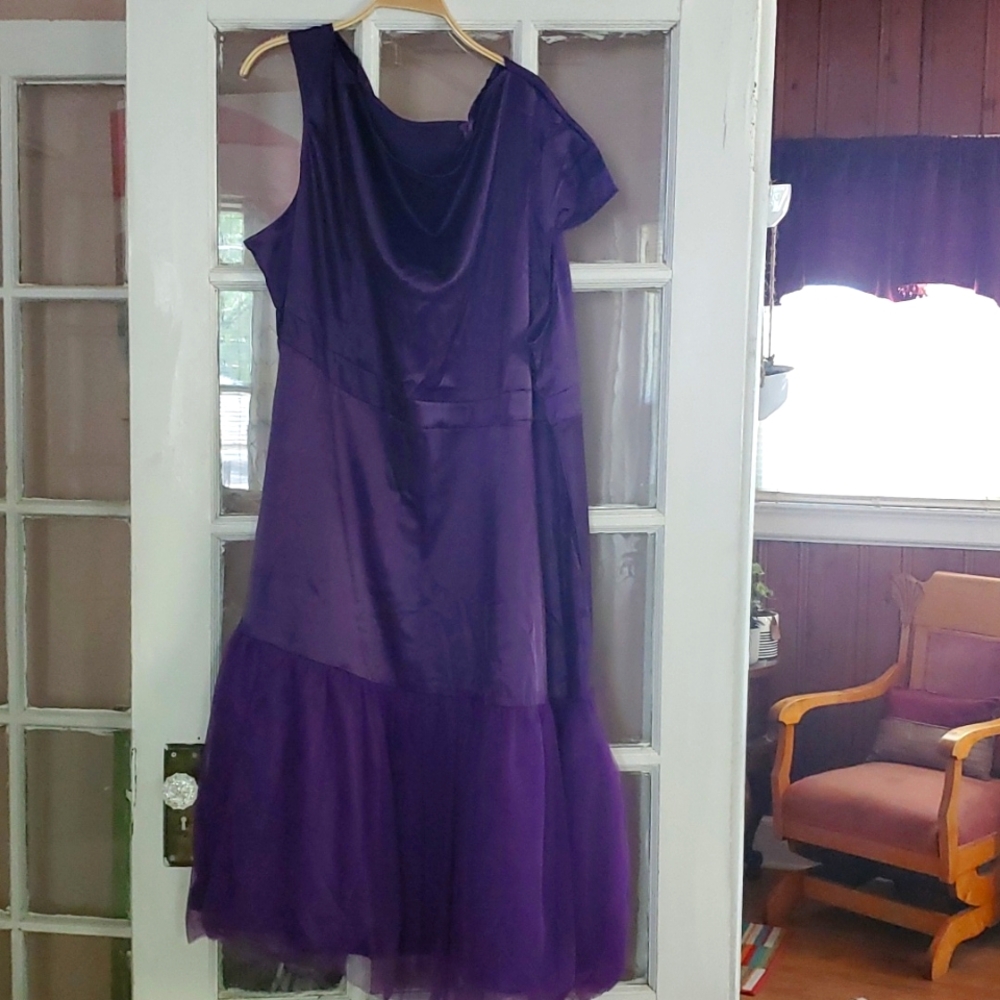Plus-sized formal dress